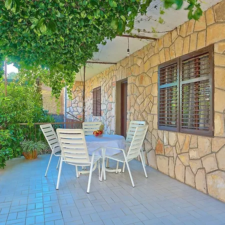 Toncika.1 * Jelsa (Hvar)